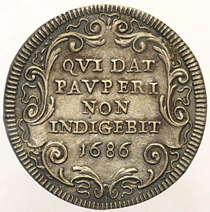 obverse: Innocenzo XI (1676 - 1689). ROMA. Giulio 1686 Munt. 163. AG. 3 g. SPL