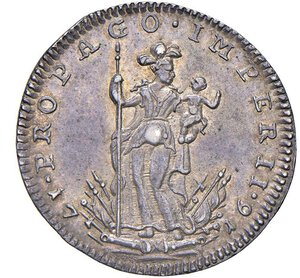 reverse: NAPOLI - CARLO VII D ASBURGO (1711-1734) - 20 grana o Tarì 1716
Argento - 4,41 gr.
Dritto: Busti accollati a destra di Carlo VI laureato, drappeggiato e corazzato, e di Elisabetta di Brunswick. - Rovescio: Figura muliebre galeata, stante di fronte, con lancia e fanciullo in grembo; in basso, alle sue spalle, panoplia d¿armi.
Pannuti Riccio 17   Raro
Bella patina di vecchia raccolta.
SPL-FDC
Carlo VI d Asburgo, secondogenito dell Imperatore Leopoldo I, fu direttamente impegnato come pretendente al trono nella guerra per la successione al regno di Spagna, che travagliò l Europa nel primi anni del XVIII secolo.
Dopo essersi impossessato del regno, le forze austriache al comando del Maresciallo Von Martinitz occuparono Napoli nel 1707.
Con il Trattato di Rastadt, del 1714, Carlo VI fu costretto a riconoscere il nuovo Re di Spagna, ma nel contempo gli fu confermata la sovranità sui possedimenti in Italia.
Il periodo della dominazione austriaca è da considerarsi positivo per le migliorate condizioni sociali ed economiche, tuttavia larga parte della popolazione non amava i nuovi padroni di indole tanto diversa dalla latina.
Il dominio austriaco ebbe termine l 8 maggio 1734 con l entrata a Napoli di Carlo di Borbone.