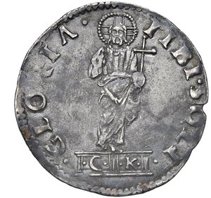 reverse: VENEZIA - AGOSTINO BARBARIGO (1486-1501) - Lira o mocenigo
Argento - 6,46 gr.
Dritto: San Marco consegna il vessillo al Doge, genuflesso; - Rovescio: il Redentore, in piedi, benedicente, tiene il globo crucifero; sul piedistallo le iniziali C - K (Cristoforo Canal massaro).
Paolucci 2
Lievi macchie di ossidazione altrimenti
m.BB