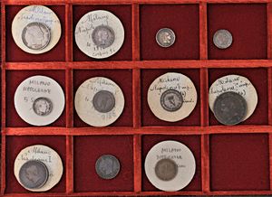 obverse: NAPOLEONE I, Re d Italia (1805-1814) - Lotto multiplo di 11 monete
Argento (11,01 gr.), mistura (3,86 gr.) e rame (19,59 gr.)
Gigante 152, 181 (Non comune), 188, 189, 196, 198, 200 (Falso d epoca), 202, 215, 229, 250
Insieme di 10 monete comprensive di eleganti cartellini manoscritti.
Conservazioni da MB a SPL
Segnaliamo la presenza di interessante falso d epoca del 10 centesimi 1811.
Da esaminare.