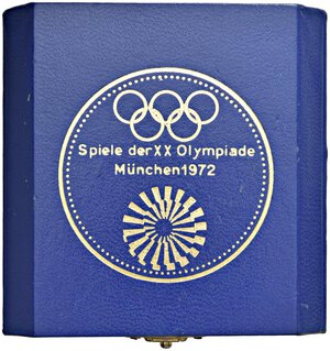 reverse: GERMANIA Medaglia commemorativa per le 20° Olimpiadi di Monaco 1972 AU (g 35,02) In confezione originale. Graffietti.  PROOF