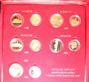 obverse: GIOVANNI PAOLO II (1978-2005) COFANETTO CON LE 5 COPPIE DA 100000 E 50000 DAL 1996 AL 2000 IN AU. 112,5 GR. TOTALE PROOF