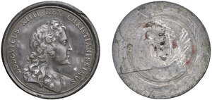 obverse: FRANCIA. Lotto due medaglie uniface in metallo bianco di Luigi XIV (Opus: Mauger - g 15,16 - 42 mm) e Napoleone Imperatore (Opus: Droz - g 17,34 - 40 mm).