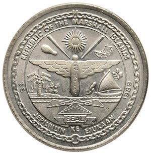 reverse: MARSHALL ISLANDS - 5 Dollars First Men on The Moon 1989