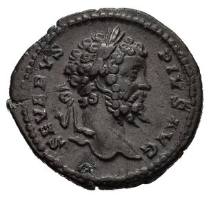 obverse: SETTIMIO SEVERO (193-211). Roma. Denario. AR (3,00 g). D/ SEVERVS PIVS AVG, testa laureata a destra; R/ PART MAX P M TR P VIIII, trofeo con due prigionieri alla base. RIC IV 176. BB+. nr.reg.601/24