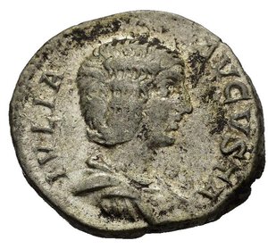 obverse: GIULIA DOMNA (Moglie di Settimio Severo). Roma. Denario. AR (3,38 g). D/ IVLIA AVGVSTA, busto drappeggiato a destra; R/  FELICITAS, Felicitas stante regge caduceo e cornucopia. RIC IV 551. BB. RARO. nr.reg.601/24