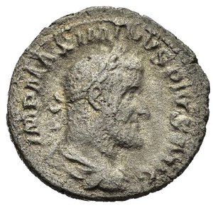 obverse: MASSIMINO I (235-238). Roma. Denario. AR (2,57 g). D/ IMP MAXIMINVS PIVS AVG, busto laureato, drappeggiato e corazzato a destra, visto di spalle; R/ PAX AVGVSTI, Pax stante regge ramoscello e scettro.  RIC IV 12. BB. nr.reg.601/24