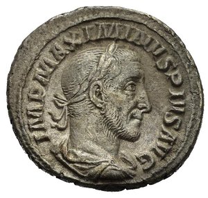 obverse: MASSIMINO I (235-238). Roma. Denario. AR (2,73 g). D/ IMP MAXIMINVS PIVS AVG, busto laureato, drappeggiato e corazzato a destra, visto di spalle; R/ FIDES MILITVM, Fides stante regge due insegne. RIC IV 7. BB. nr.reg.601/24