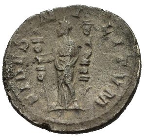 reverse: MASSIMINO I (235-238). Roma. Denario. AR (2,73 g). D/ IMP MAXIMINVS PIVS AVG, busto laureato, drappeggiato e corazzato a destra, visto di spalle; R/ FIDES MILITVM, Fides stante regge due insegne. RIC IV 7. BB. nr.reg.601/24