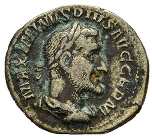 obverse: MASSIMINO I (235-238). Roma. Denario. AR (2,74 g). D/ MAXIMINVS PIVS AVG GERM, busto laureato, drappeggiato e corazzato a destra, visto di spalle; R/ PAX AVGVSTI, Pax stante regge ramoscello e scettro.  RIC IV 19. BB. nr.reg.601/24