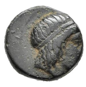 obverse: IONIA. Colofone (circa 389-350 a.C.). AE (g 1,87). Testa di Apollo a destra, con tenia. R/ Lira; astragalo a destra e sinistra. Milne, Colophon 78B; SNG von Aulock 2009. qBB