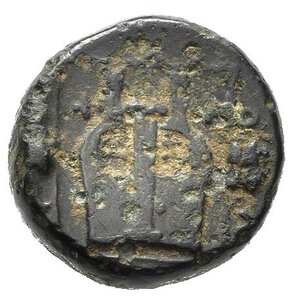 reverse: IONIA. Colofone (circa 389-350 a.C.). AE (g 1,87). Testa di Apollo a destra, con tenia. R/ Lira; astragalo a destra e sinistra. Milne, Colophon 78B; SNG von Aulock 2009. qBB