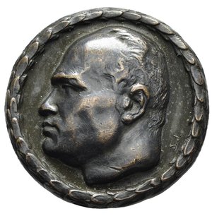 obverse: Medaglie Italiane – Regno d’Italia - Vittorio Emanuele III (1900-1945) - Ventennio Fascista – Decennale Partito Fascista. Medaglia statica emessa nel 1932 per la serie del Decennale del PNF. Al dritto testa di Mussolini a sx entro festone d  alloro in basso, a dx: S.J. Al rovescio Aquila ad ali spiegate su globo terrestre entro festone d alloro tra fasci verticali con lame esterne sotto, ai lati: A _ X in basso, ai lati: G.C. Opus Giannino Castiglioni. Realizzata in bronzo argentato (AE) (Ø 26.8mm, 16.4g). Riferimenti Casolari X-16 (coniazione postuma ?)Conservazione SPL/FDC.     