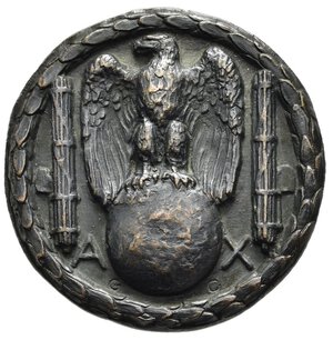 reverse: Medaglie Italiane – Regno d’Italia - Vittorio Emanuele III (1900-1945) - Ventennio Fascista – Decennale Partito Fascista. Medaglia statica emessa nel 1932 per la serie del Decennale del PNF. Al dritto testa di Mussolini a sx entro festone d  alloro in basso, a dx: S.J. Al rovescio Aquila ad ali spiegate su globo terrestre entro festone d alloro tra fasci verticali con lame esterne sotto, ai lati: A _ X in basso, ai lati: G.C. Opus Giannino Castiglioni. Realizzata in bronzo argentato (AE) (Ø 26.8mm, 16.4g). Riferimenti Casolari X-16 (coniazione postuma ?)Conservazione SPL/FDC.     