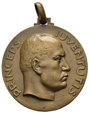 obverse: Medaglie Italiane – Regno d’Italia – Vittorio Emanuele III (1900-1945) - Ventennio Fascista – Benito Mussolini – Princeps Iuventutis – Molto Rara (RR) . Medaglia portativa con appiccagnolo. Al dritto _ • PRINCEPS IUVENTUTIS • testa di Mussolini a dx sotto: C.P.G.. Al rovescio nel campo corsivo: CREDERE - OBBEDIRE - = COMBATTERE! = MUSSOLINI in basso tre fasci verticali con lame a dx.  Realizzata in bronzo (AE) (Ø 32mm, 13.7g). Questa medaglia manca sia nel Casolari che nella monumentale opera IERI HO VISTO IL DUCE di Maffei-Raspagni-Saracino. Conservazione BB/SPL. Fu probabilmente emessa a ricordo di qualche attività agonistica tipo littoriali, agonali ecc. 