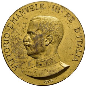 obverse: Medaglie Italiane – Regno d’Italia – Vittorio Emanuele III (1900-1945) - Ventennio Fascista – Firenze – Fiera Campionaria – Rara (R). Medaglia statica realizzata nel 1929 per ricordare l Esposizione Mostra Campionaria di Firenze. Al dritto VITTORIO EMANUELE III RE D ITALIA busto a sx con divisa militare sul taglio spalla: L. SALVADORI sotto: nodo d amore. Al rovescio ESPOSIZIONE MOSTRA CAMPIONARIA FIRENZE = * 1929 - A. VIII * entro corona di calici floreali: giglio di Firenze. Realizzata in bronzo dorato (AE) (Ø 54mm, 49,1g). Conservazione BB/SPL. Opus Luigi Salvadori. 