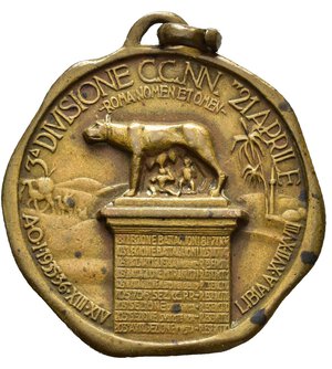 reverse: Medaglie Italiane – Regno d’Italia – Vittorio Emanuele III (1900-1945) - Ventennio Fascista – III Divisione CC.NN (Camicie Nere) - Coloniale – Rara (R).  Medaglia portativa con anello ed appiccagnolo con bordo irregolare. Al dritto busti accollati a sx di Soldato e Legionario con divise, su ala sotto i busti: nodo d amore. Al rovescio 3° DIVISIONE CC.NN. 