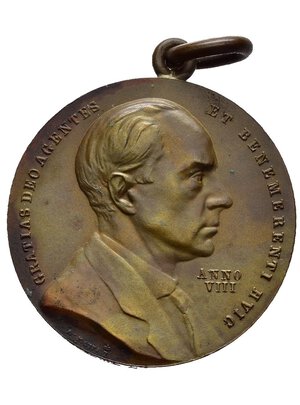 obverse: Medaglie Italiane – Regno d’Italia – Vittorio Emanuele III (1900-1945) - Ventennio Fascista – Istituto Achille Starace. Medaglia portativa con appiccagnolo ed anello emessa per ricordare l’Istituto Achille Starace. Al dritto GRATIAS DEO AGENTES _ ET BENEMERENTI HVIC busto a dx di Starace con giacca e cravatta nel campo a dx: ANNO = VIII sotto: A. MOTTI Z (coronata). Al rovescio OPVS SACRI CORDIS JESV = • ISTITVTVM ACHILLE STARACE •Vista dell edificio. Realizzata in bronzo (AE) (Ø 23mm, 7.7g). Conservazione SPL. Opus Attilio Silvio Motti. Riferimenti Casolari VIII-14. Achille Starace (Sannicola, 18 agosto 1889 – Milano, 29 aprile 1945) è stato un generale, politico e dirigente sportivo italiano. Fu per otto anni (dal 1931 al 1939) segretario del Partito Nazionale Fascista, presidente del Comitato olimpico nazionale italiano, commissario straordinario della Lega navale italiana, luogotenente generale della Milizia volontaria per la sicurezza nazionale. Condannato a morte dopo un sommario processo alla caduta della Repubblica Sociale Italiana, fu fucilato dai partigiani e appeso a piazzale Loreto a Milano, insieme ai corpi di Mussolini e Claretta Petacci. 