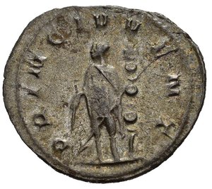 reverse: SALONINO, Cesare (258-260). Milano. Antoniniano. MI (2,93 g). D/ SAL VALERIANVS CS, busto radiato, drappeggiato e corazzato a destra visto di spalle; R/ PRINC IVVENT, Salonino regge un bastone e una lancia, accanto ad un insegna. RIC V 10. qSPL. nr.reg.601/24