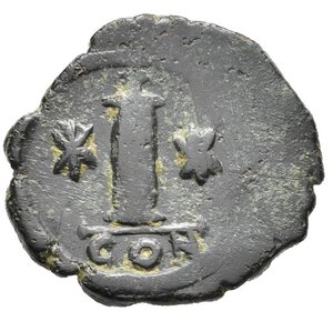 reverse: GIUSTINO I (518-527). Decanummio per Costantinopoli. AE (g 5,43). Busto diademato, drappeggiato e corazzato a destra. R/ Grande I sormontata da croce; stella a sinistra e destra; CON all esergo. MIBE 24; DOC 17; Sear 71. Rara. qBB