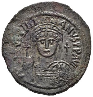 obverse: GIUSTINIANO I (527-565). Follis per Nicomedia. AE (g 23,52). Datato anno 14 (540/1 d.C.). Busto coronato, diademato e corazzato di fronte, regge globo crucigero e scudo decorato con cavaliere; croce a destra. R/ Grande M tra A/N/N/O e data; croce sopra; B sotto; NIK all esergo. MIBE 114; DOC 118a var. (officina); Sear 201. BB+. Nr.Reg. 612/24