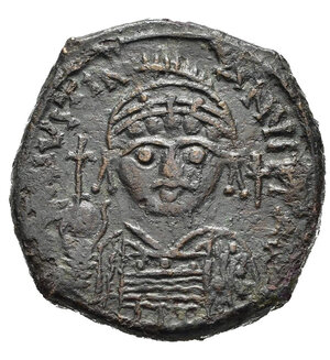 obverse: GIUSTINIANO I (527-565). Mezzo Follis per Nicomedia. AE (g 8,59). Datato anno 30(?). Busto coronato, diademato e corazzato di fronte, regge globo crucigero e scudo decorato con cavaliere; croce a destra. R/ Grande K tra A/N/N/O e data; croce sopra; NI sotto. MIBE 116a; Sear 203. BB. Nr.Reg. 612/24