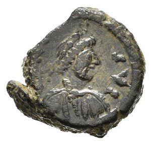 obverse: MAURIZIO TIBERIO (582-602). Pentanummio per Nicomedia. AE (g 2,07). Busto diademato, drappeggiato e corazzato a destra. R/ Grande Є; N a destra. MIBE 83; DOC 118; Sear 516. BB. Nr.Reg. 612/24