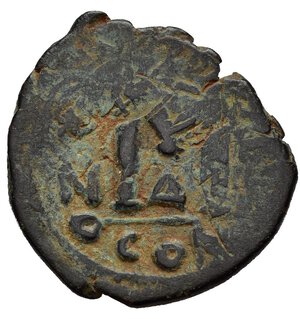 obverse: COSTANTE II con COSTANTINO IV (641-668). Follis per Costantinopoli. AE (g 6,54). Data illegibile. Figure coronate frontali di Costante, in abito militare con croce lunga, e Costantino con clamide e globo crucigero; croce sopra. R/ Grande M tra A/N/N/O e [data]; Δ sotto; CON all esergo. MIB 174b; Sear 1010. Ribattuto. qBB. Nr.Reg. 612/24