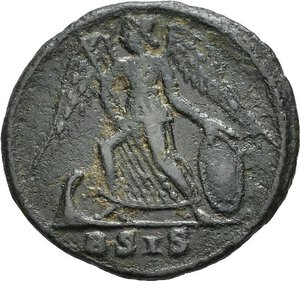 reverse: COSTANTINO I (307-337). Commemorative di Costantinopoli. Siscia. Nummus. 330-333. AE (2,11 g). D/ CONSTANTINOPOLIS, busto di Costantinopoli laureato, elmato a sinistra, con scettro; R/ Vittoria con scettro e scudo, con piede destro su prua di nave; in esergo SISB. RIC VII 224. BB. nr.reg.589/24