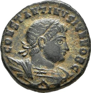 obverse: COSTANTINO II, Cesare (317-337). Antiochia. Nummus. 330-333. AE (2,80 g). D/ CONSTANTINVS IVN NOB C, busto laureato e corazzato a destra, con drappeggio sulla spalla; R/ GLORIA EXERCITVS, due soldati armati stanti con lancia e scudo, tra di loro due insegne; in esergo SMANS. RIC VII 87. mBB. nr.reg.592/24