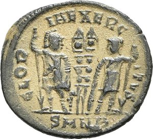 reverse: COSTANTINO II, Cesare (317-337). Nicomedia. Nummus. 330-333. AE (1,90 g). D/ CONSTANTINVS IVN NOB C, busto laureato e corazzato a destra, con drappeggio sulla spalla; R/ GLORIA EXERCITVS, due soldati armati stanti con lancia e scudo, tra di loro due insegne; in esergo SMNB. RIC VII 189. mBB. nr.reg.592/24