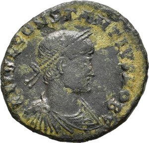 obverse: COSTANZO II, Cesare (324-337). Cizico. Nummus. AE (1,63 g). D/ FL IVL CONSTANTIVS NOB C, busto laureato, drappeggiato e corazzato a sinistra; R/ GLORIA EXERCITVS, due soldati armati stanti con lancia e scudo, tra di loro un  insegna; in esergo SMKA.  RIC VII 86. qBB. nr.reg.593/24