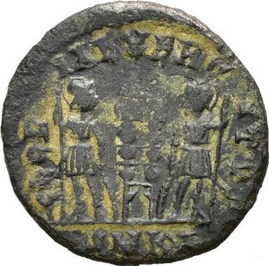 reverse: COSTANZO II, Cesare (324-337). Cizico. Nummus. AE (1,63 g). D/ FL IVL CONSTANTIVS NOB C, busto laureato, drappeggiato e corazzato a sinistra; R/ GLORIA EXERCITVS, due soldati armati stanti con lancia e scudo, tra di loro un  insegna; in esergo SMKA.  RIC VII 86. qBB. nr.reg.593/24