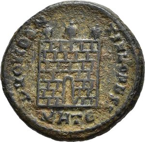 reverse: COSTANTINO II, Cesare (317-337). Eraclea. Nummus. 317 circa. MI (3,43 g). D/ D N FL CL CONSTANTINVS NOB C, busto laureato a destra in abiti consolari, regge mappa e scettro; R/ PROVIDENTIAE CAESS, porta d accampamento con tre torrette; in esergo MHЄT. RIC VII 26. MB nr.reg.593/24