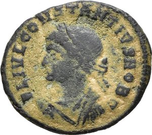 obverse: COSTANZO II, Cesare (324-337). Costantinopoli. Nummus. AE (2,40 g). D/ FL IVL CONSTANTIVS NOB C, busto laureato, drappeggiato e corazzato a sinistra; R/ PROVIDENTIAE CAESS, porta d accampamento, sopra una stella, nel campo Γ; in esergo CONS. RIC VII 10. qBB nr.reg.593/24