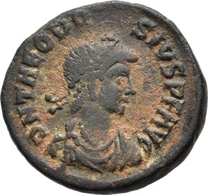 obverse: TEODOSIO I (379-395). Cizico. Maiorina o AE2. AE (5,08 g). D/ D N THEODOSIVS P F AVG, busto diademato, drappeggiato e corazzato a destra; R/ GLORIA ROMANORVM, Teodosio in abiti militari regge un labaro e un globo niceforo; in esergo SMKA. RIC IX 14c. BB. nr.reg.593/24