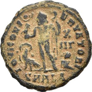 reverse: LICINIO II, Cesare (317-324). Alessandria. Nummus. 321-323. AE (3,24 g). D/ D N VAL LICIN LICINIVS NOB C, busto laureato, elmato e corazzato a sinistra, regge uno scudo e una lancia poggiata sulla spalla; R/ IOVI CONSERVATORI, Giove stante a sinistra, regge un globo niceforo e scettro; ai suoi piedi un aquila e un prigioniero, nel campo a destra X-IIΓ; in esergo SMALA. RIC VII 30. BB nr.reg.593/24