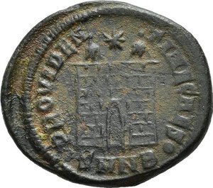 reverse: COSTANZO II, Cesare (324-337). Nicomedia. Nummus. 328-329. AE (2,94 g). D/ FL IVL CONSTANTIVS NOB C, busto diademato, drappeggiato e corazzato a sinistra; R/ PROVIDENTIAE CAESS, porta d accampamento con due torrette, al centro una stella; in esergo SMNB•. Cfr.RIC VII 158. BB+. nr.reg.593/24