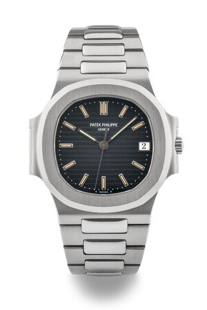 obverse: PATEK PHILIPPE Nautilus. Movimento 1931XXX con calibro 330sc a carica automatica. Referenza 3800/001. Cassa in acciaio con diametro da 37mm.  Dial blu con indici a bastone luminescenti. Finestra per la data al 3. Ore, minuti e secondi al centro. Bracciale originale in acciaio con chiusura deployante. Vetro zaffiro. Anno 1994. Orologio in condizioni davvero ottimali, non si evincono segni di usura, davvero un bellissimo esemplare. Segnatempo venduto da importante concessionario italiano con corredo originale composto da scatola (unico elemento del lotto che mostra segni di normale deterioramento) porta documenti, libretto d’istruzioni e garanzia originale. Eccezionalmente custodito, perfettamente funzionante. 