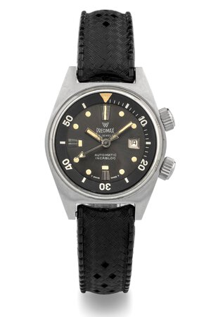 obverse: Precimax Mini Diver, anni 60 Cassa tonneau Compressor in acciaio, doppia corona. Quadrante grigio, indici applicati e luminescenti, rehaut girevole nero. Movimento a carica automatica. Cinturino Tropic. Dimensioni: 29 mm.