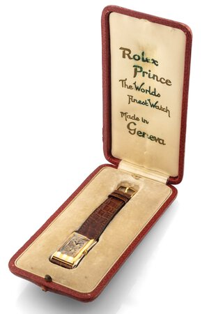 reverse: Rolex Prince Zebra 971, anni 30 Cassa rettangolare bombata in oro bianco e giallo 18k. Quadrante grigio, numeri arabi e indici dipinti. Movimento a carica manuale. Cinturino Rolex in pelle e fibbia Rolex in oro. Dimensioni: 42 x 23 mm Accompagnato da bollettino di marcia e scatola d epoca Rolex.