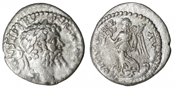 Septimius Severus. Denarius. Emesa mint, 194-195 AD. 2.60 gr. - 17.2 mm. O:\ IMP CAE L SEP SEV PERT foto 1