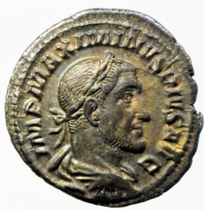 Impero Romano. Massimino I. 235-238 d.C. Denario. Ag. D/ IMP MAXIMINVS PIVS AVG. Busto laureato, dra foto 1