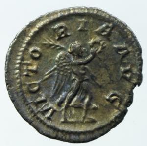 Impero Romano. Massimino I. 235-238 d.C. Denario. Ag. D/ IMP MAXIMINVS PIVS AVG. Busto laureato, dra foto 1