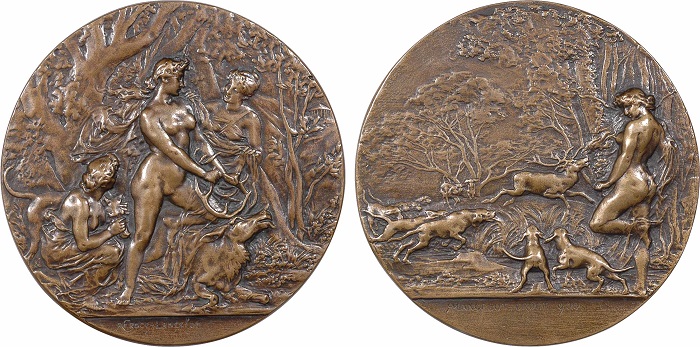 Medaglia del 1900 di Marcelle Renée Jeanne Lancelot (bronzo, mm 80) dedicata al mito di Diana e in cui la giovane artista dimostra tutte le sue capacità di modellazione